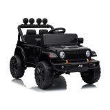 Jeep Rubicon DK-JWR558 negro con luces encendidas