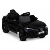 Audi A5L HL788 en negro con luces encendidas.
