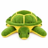 Tortuga de peluche amarillo-verde en la habitación de un niño, perfecta para decorar.