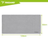 Toalla Trizand gris de microfibra mostrando su textura suave.