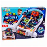 Pinball espacial en acción, ideal para disfrutar en familia.