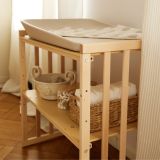 Cuna Waldin en uso en habitación infantil, perfecta para el descanso del bebé