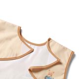 Delantal Bear de Babyono, material impermeable y fácil de limpiar.