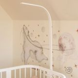 Varilla de madera para dosel Woody en un contexto de habitación infantil