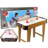 Mesa de juego de air hockey en acción con niños disfrutando