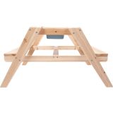 Mesa jardín con sillas para pasteles de barro