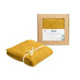 Manta envolvente con capucha 100% de bambú color mostaza