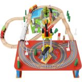 Ferrocarril de juguete de madera. Tren a pilas
